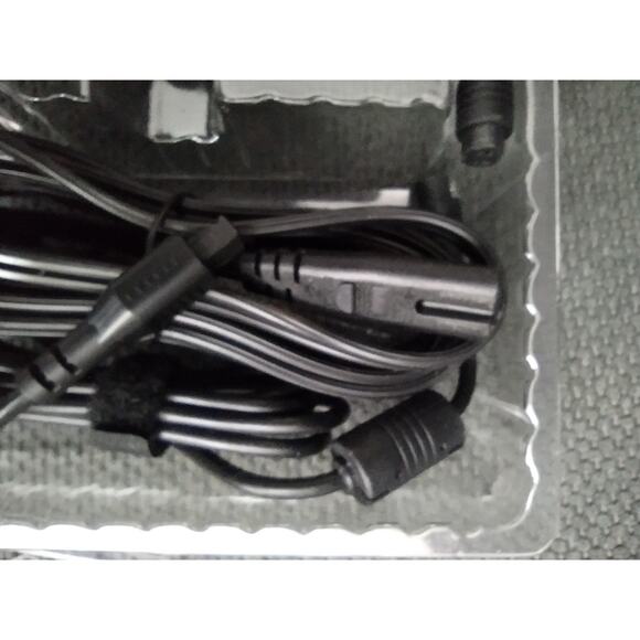 V7 AC2090U8 Ultra Slim Universal Laptop Charger 90W Fast USB Port Tips Included - Picture 14 of 16